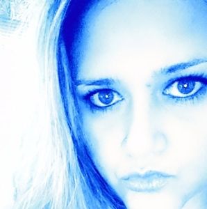 Meet your Posher, Desiree